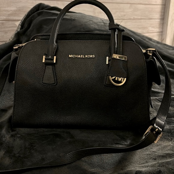 Michael Kors Crossbody leather bag - Picture 1 of 3